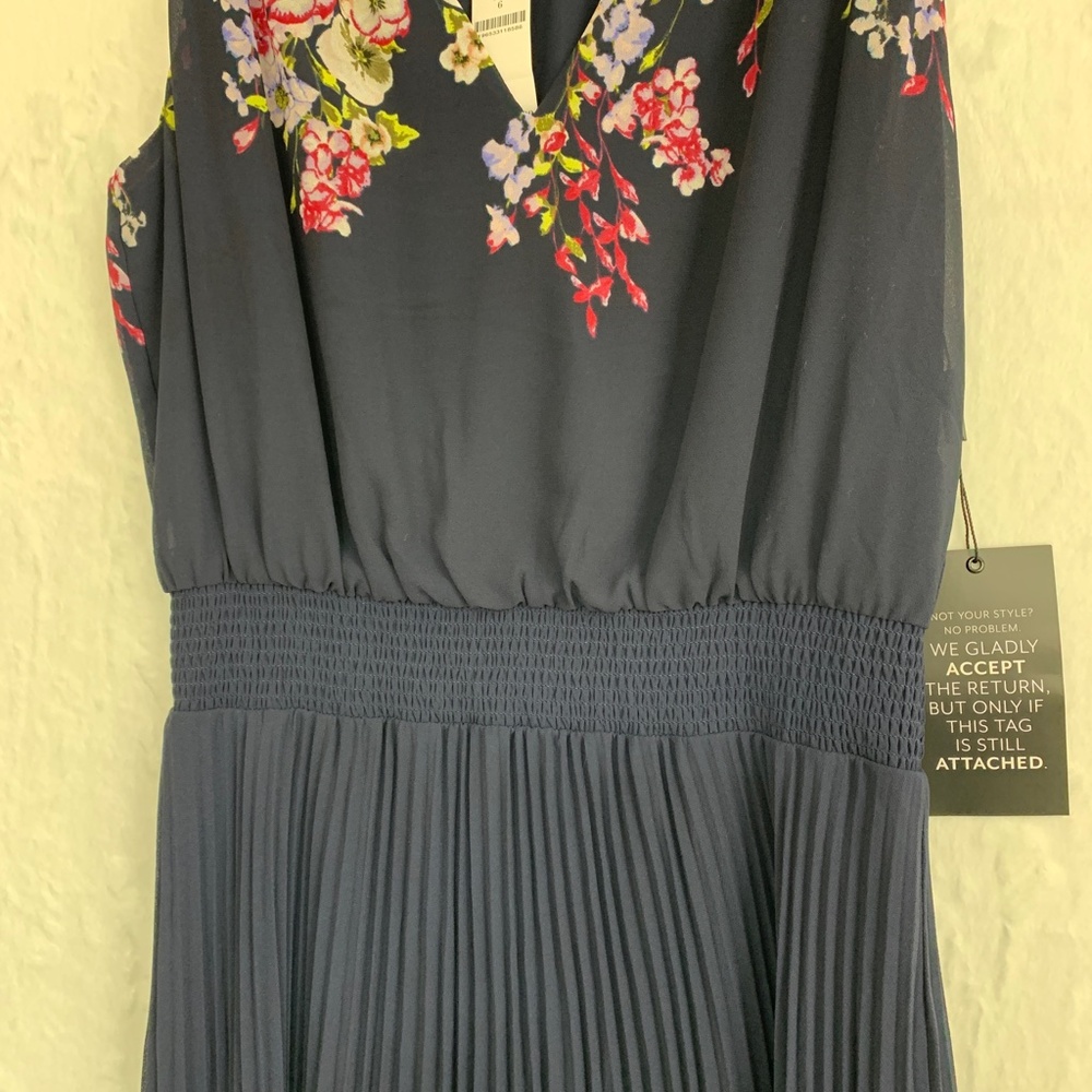 White House Black Market Navy Floral Smocked Pleated Midi Dress Sz 6 - Picture 8 of 16